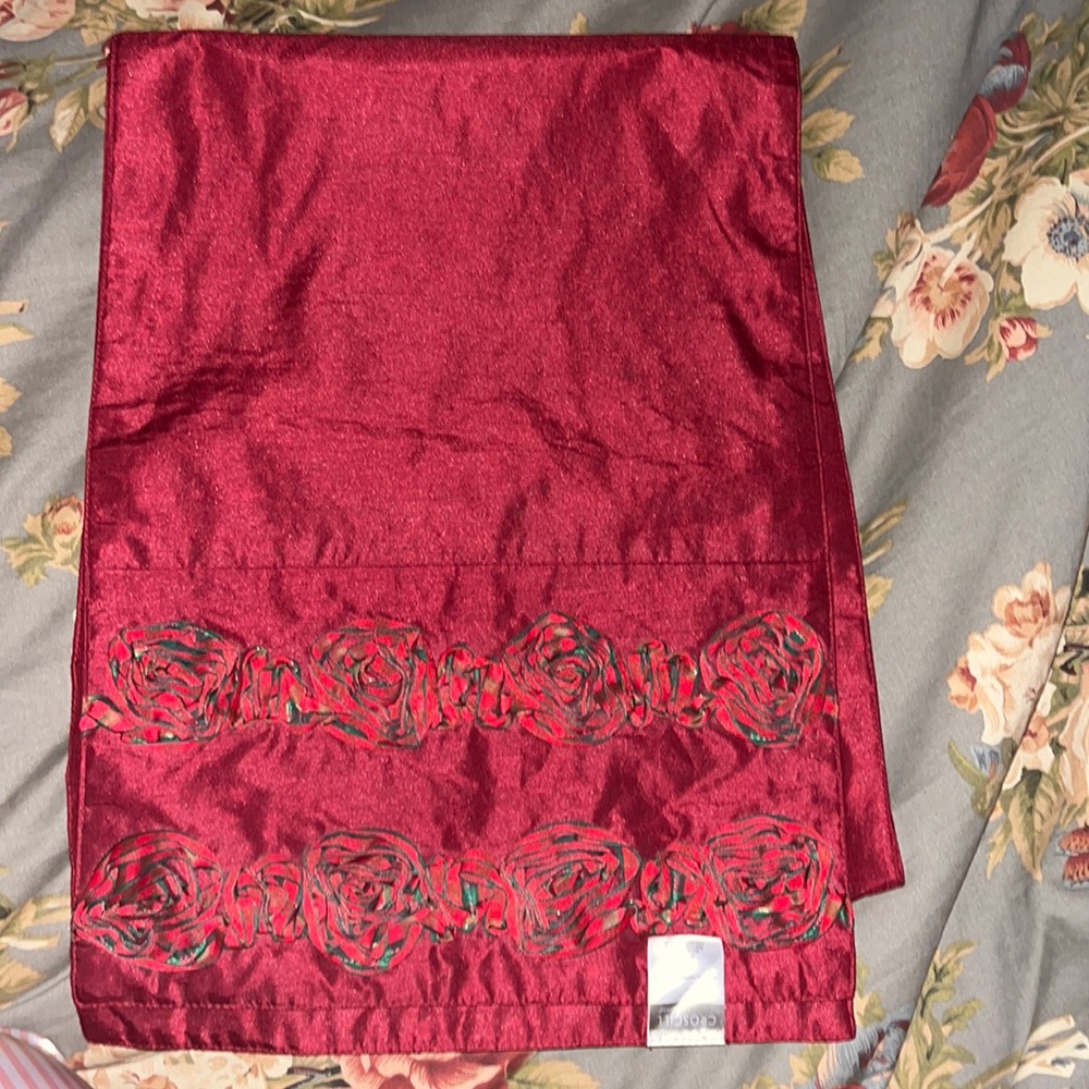Croscill table runner
